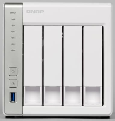 Внешний вид QNAP D4