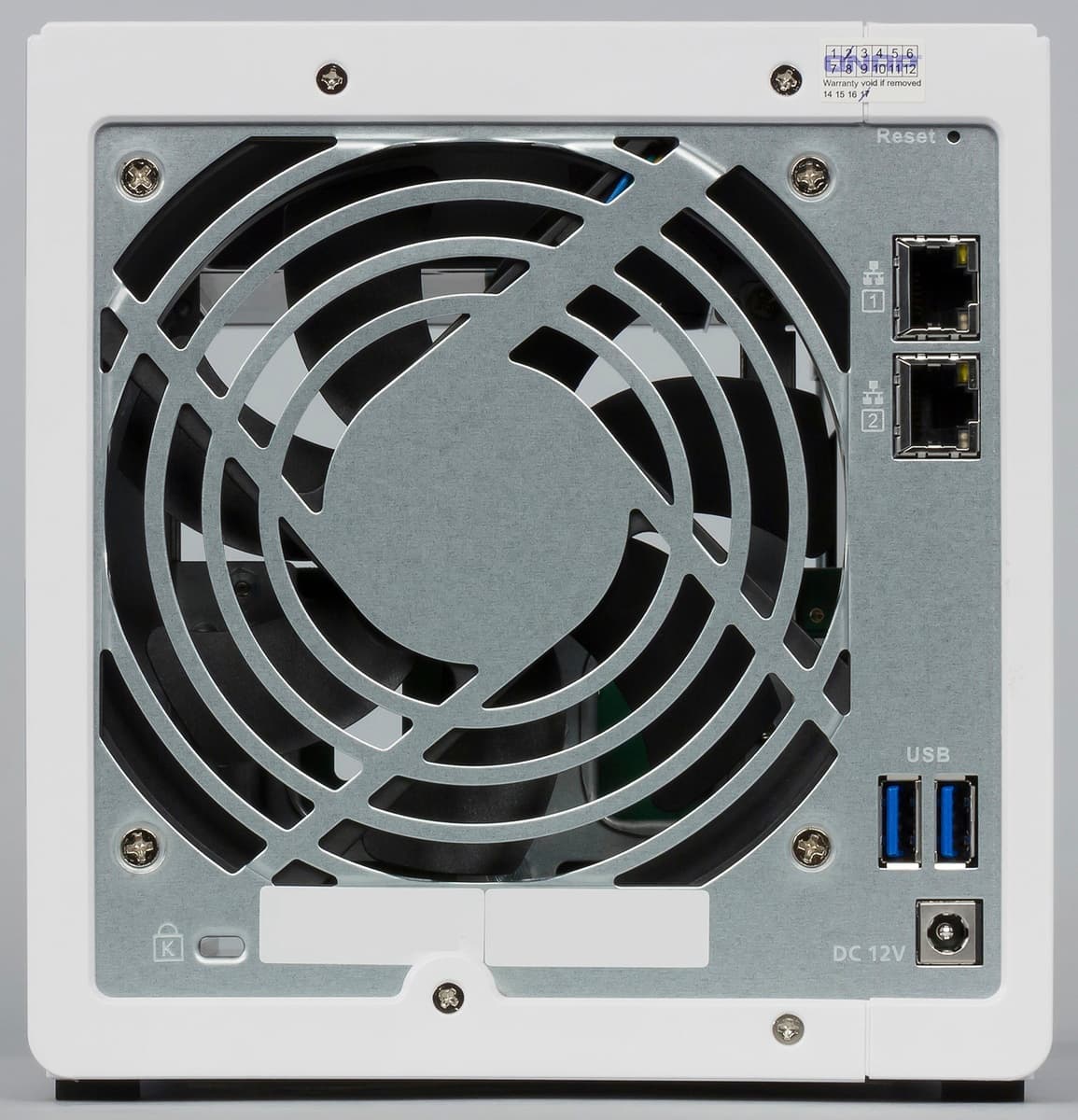 Внешний вид QNAP D4