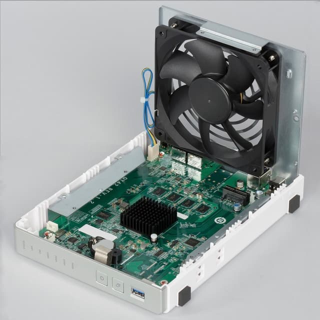 Конструкция QNAP D4