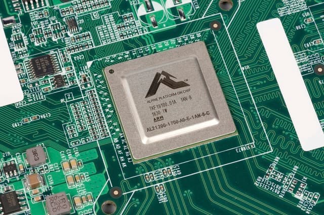 Конструкция QNAP D4