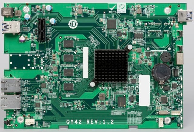 Конструкция QNAP D4