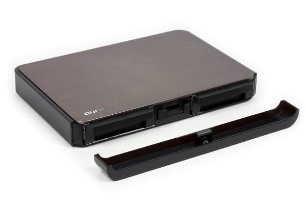 Внешний вид QNAP HS-210