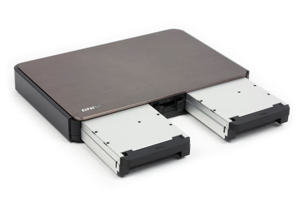 Внешний вид QNAP HS-210