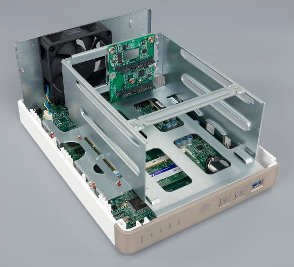 Конструкция QNAP TS-251