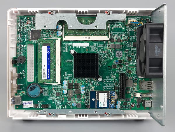 Конструкция QNAP TS-251