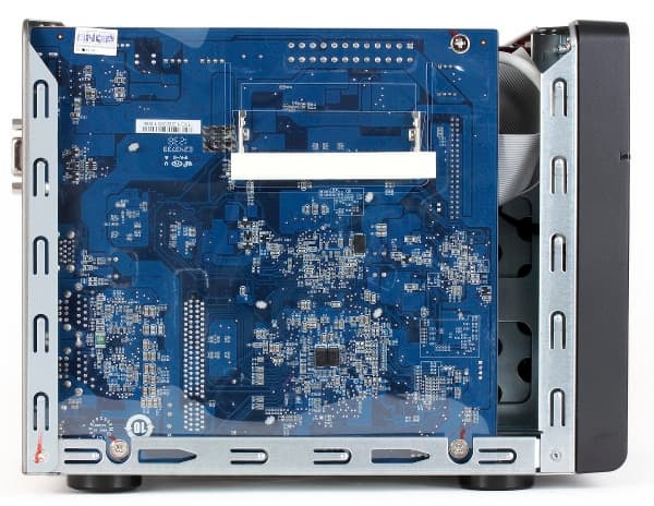 Конструкция QNAP TS-569L