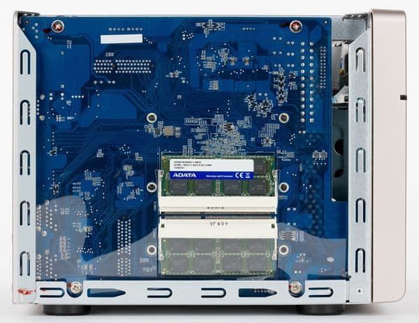 Конструкция QNAP TVS-863+ Конструкция QNAP TVS-863+