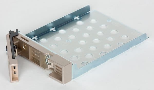 Конструкция QNAP TVS-863+ Конструкция QNAP TVS-863+