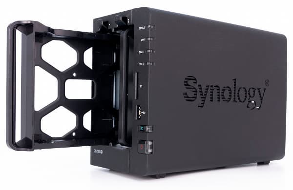 Внешний вид Synology DS213+ Внешний вид Synology DS213+
