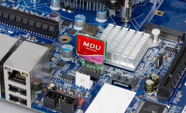 Конструкция сетевого накопителя Thecus N7770-10G Конструкция сетевого накопителя Thecus N7770-10G