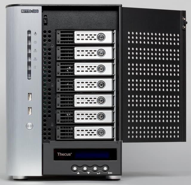 Конструкция сетевого накопителя Thecus N7770-10G Конструкция сетевого накопителя Thecus N7770-10G