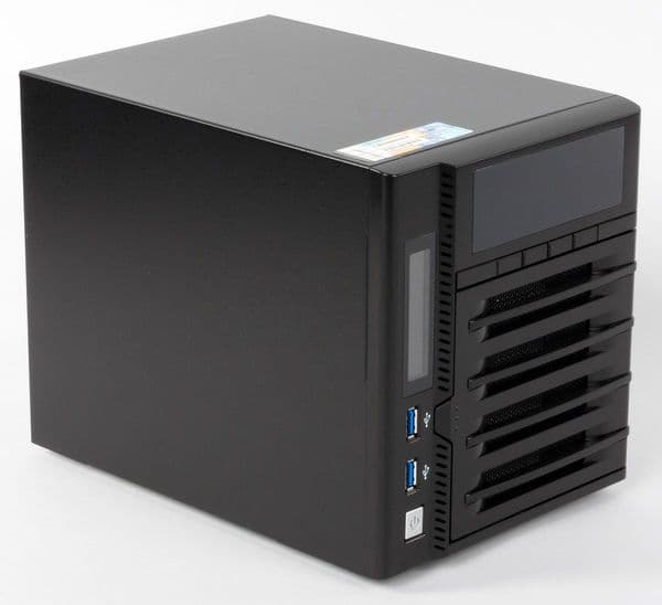 Внешний вид Thecus W4000+ Внешний вид Thecus W4000+