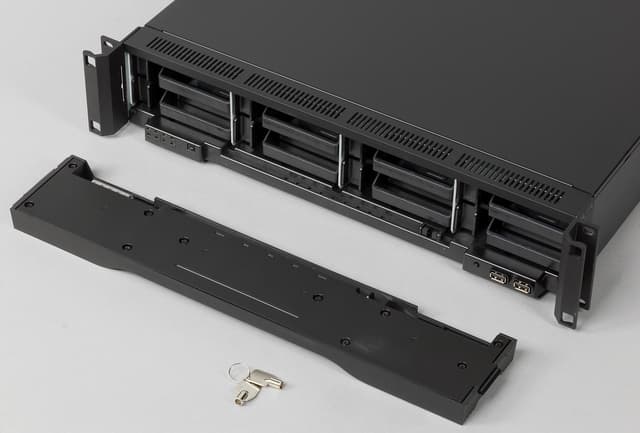 Внешний вид видеорегистратора Idis DR-8364