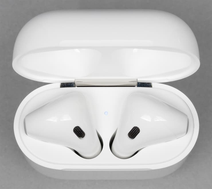 Беспроводные наушники Apple AirPods