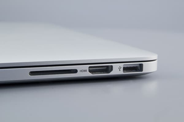 Правая грань MacBook Pro с Retina Display