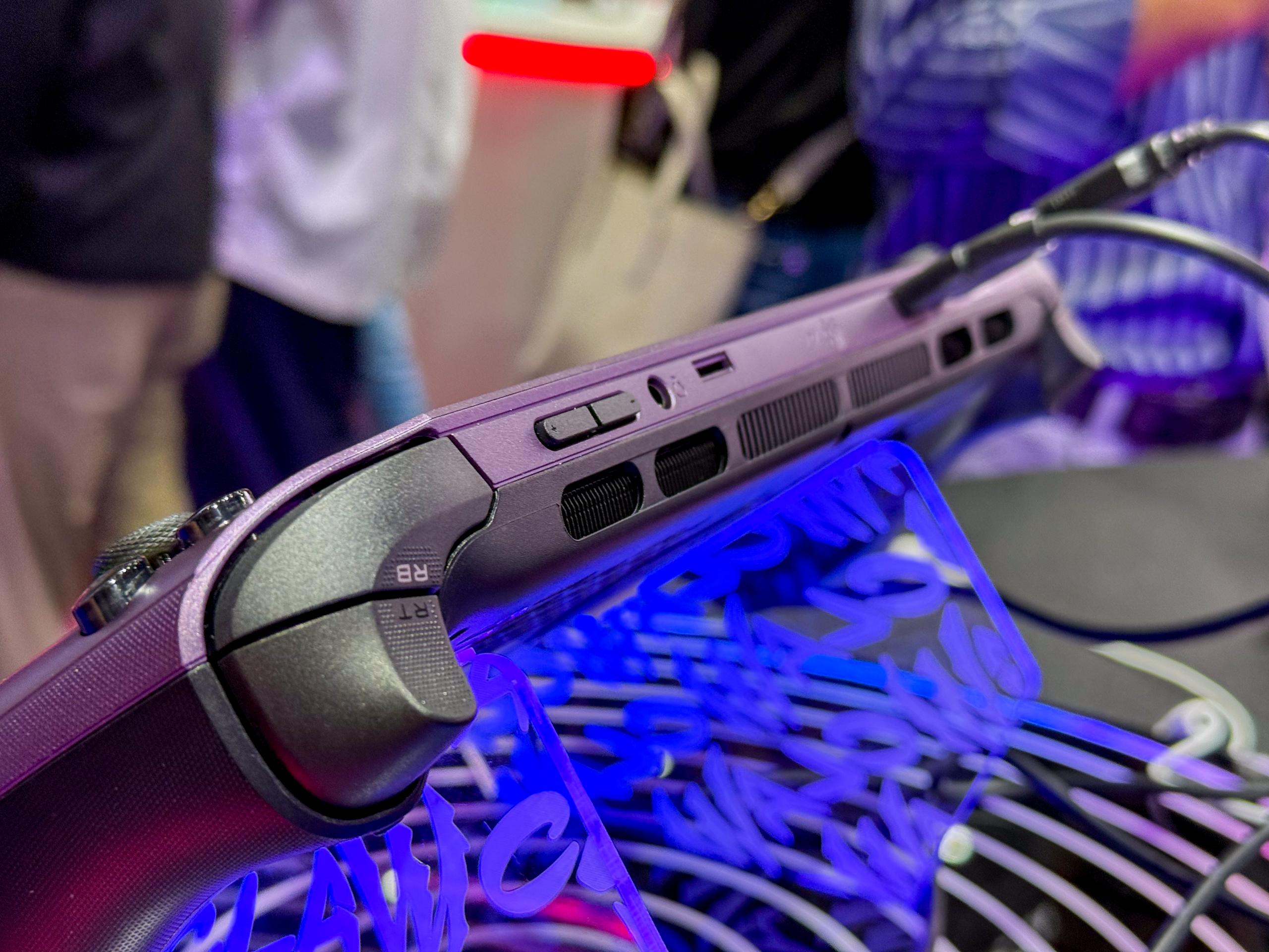 Управление MSI Claw 8 Эргономика MSI Claw 8