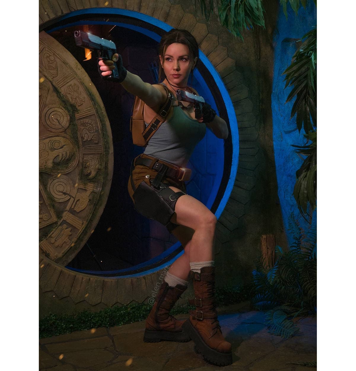 Lara Croft cosplay by Elen Mart, photographed by Kir Abakumov