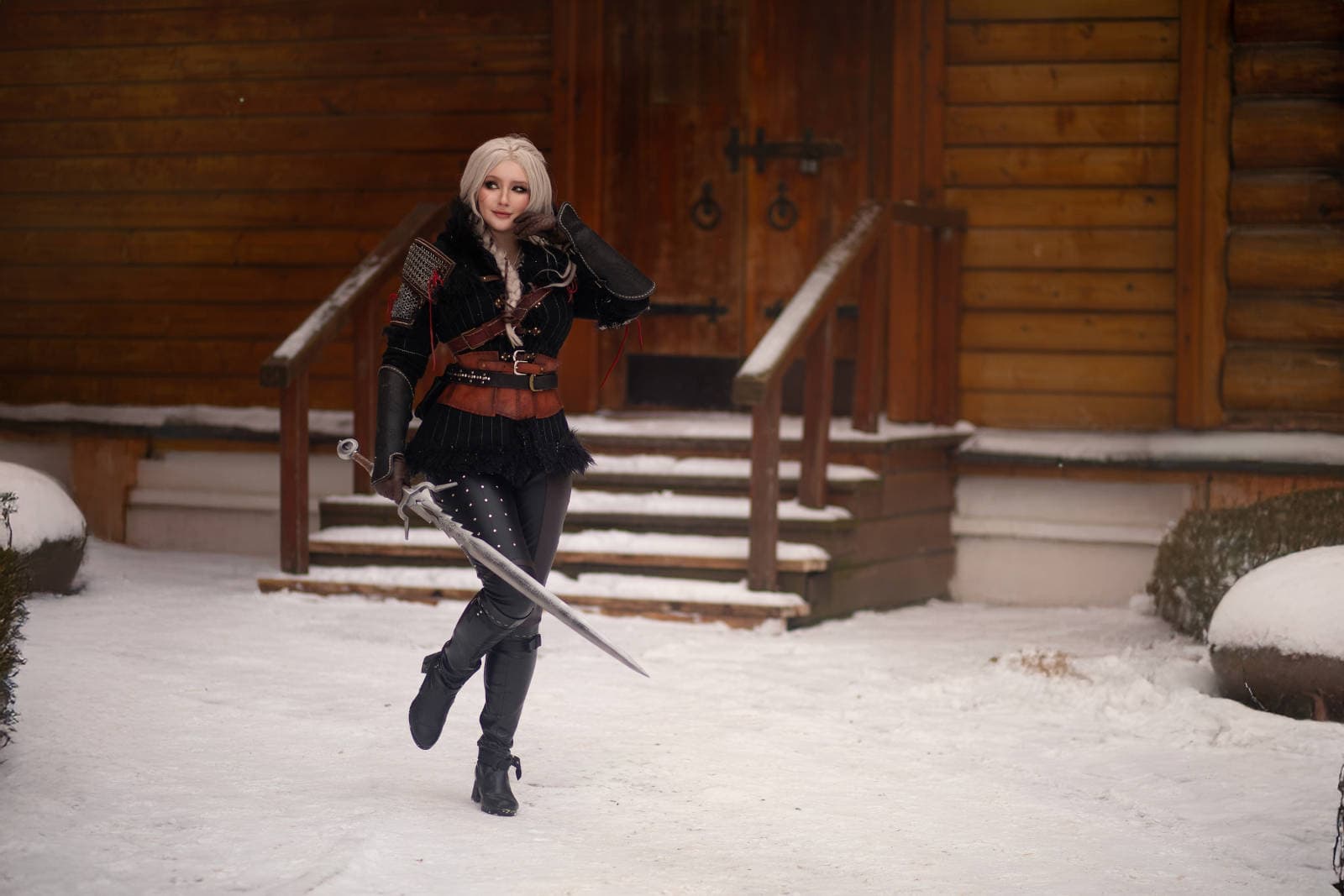 Косплей Цири на фоне леса