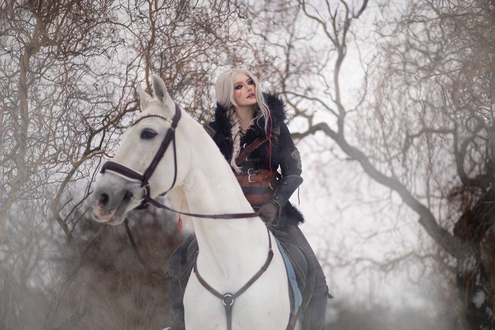 Крупный план косплея Цири