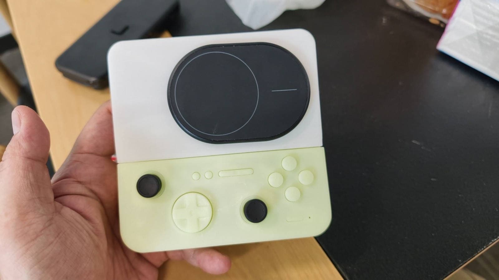 Close-up of GameMT E5 MODX