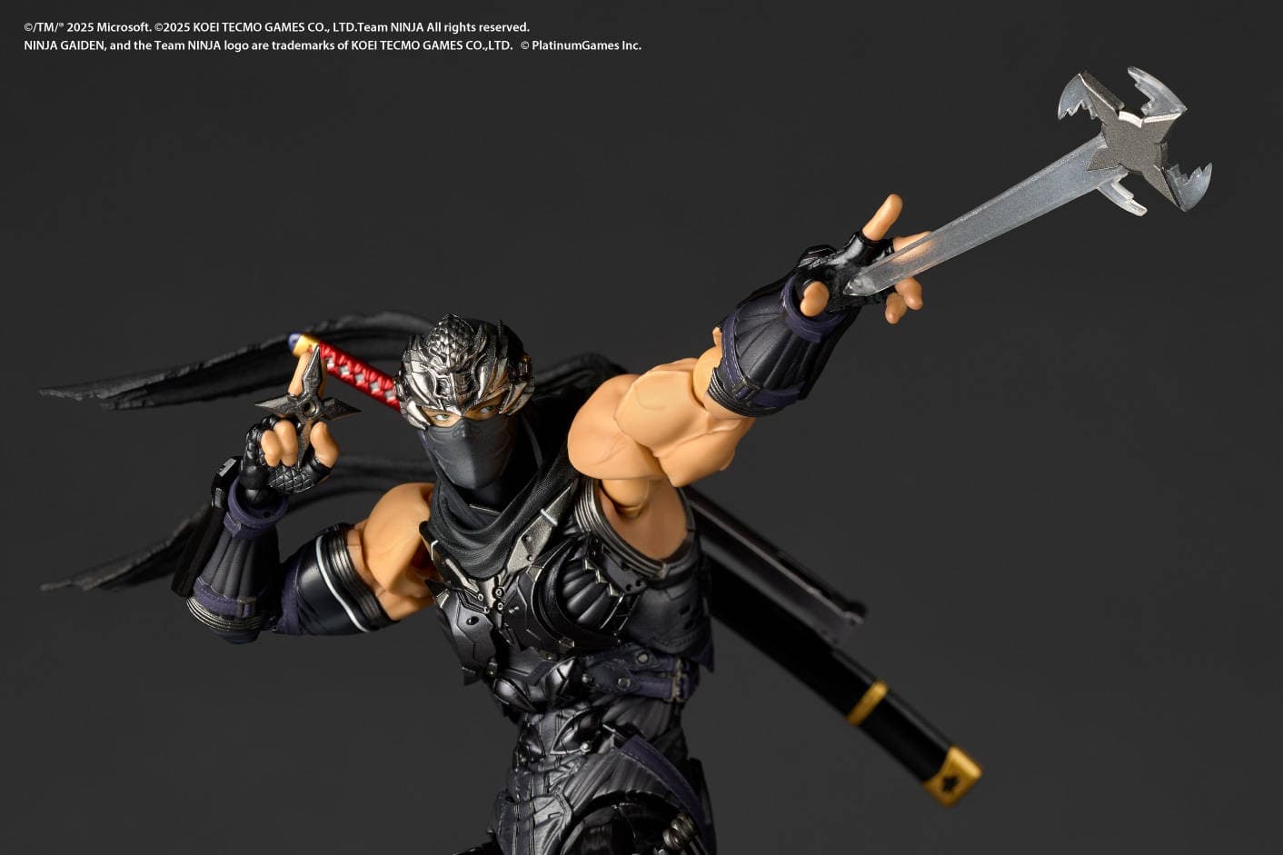Права на изображения принадлежат Kaiyodo, Microsoft, Koei Tecmo Games, Team Ninja и PlatinumGames Inc.