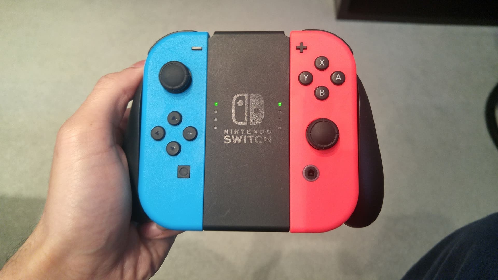 joy-cons-in-a-joy-con-grip-6a27c533a2b84