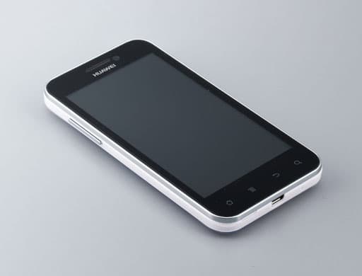 Взгляд на коммуникатор спереди Обзор Huawei Honor. Взгляд на коммуникатор спереди