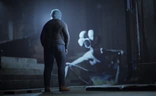 Дед Роман бьет топором женщину-краба в геймпленом ролике хоррора Post Trauma