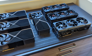 Семь видеокарт GeForce RTX 4090 объединили в один ПК. Фото сборки, результаты тестов и энергопотребление