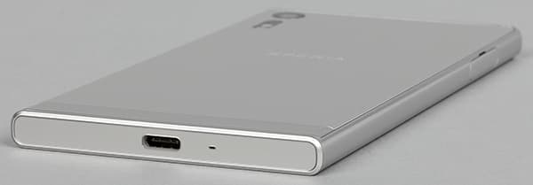 Смартфон Sony Xperia XZ