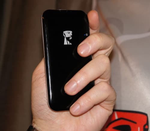 Kingston Wi-Drive в руках