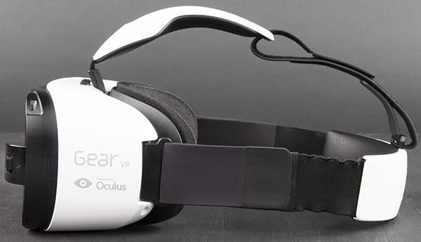 Шлем виртуальной реальности Samsung Gear VR