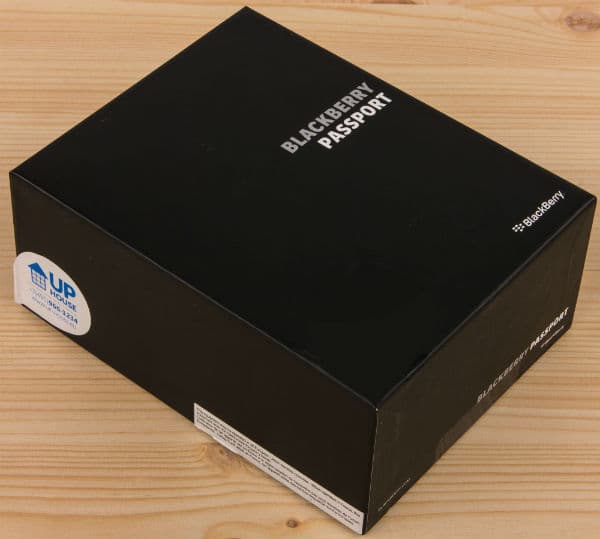 Смартфон BlackBerry Passport Смартфон BlackBerry Passport