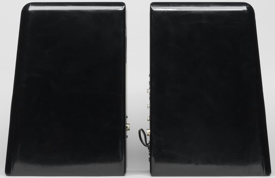 Внешние стороны колонок Microlab Solo 11 и Solo 16