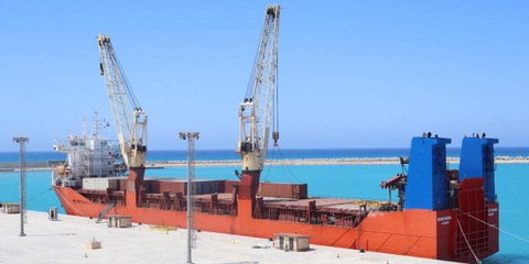 Судно с компонентами устройства локализации расплава для энергоблока АЭС «Эль-Дабаа»