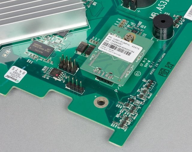 Конструкция накопителя Asustor AS3202T