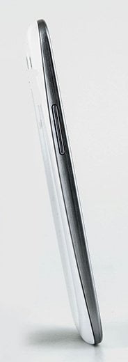 Левая грань корпуса коммуникатора Обзор Samsung Galaxy S 3. Левая грань корпуса коммуникатора