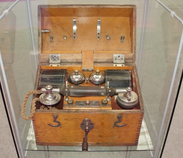 первые телефоны Ericsson