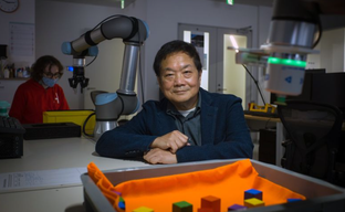 Создателя PlayStation, рекомендовавшего искать вторую работу, раздражают VR-шлемы и он не видит смысла в метавселенных