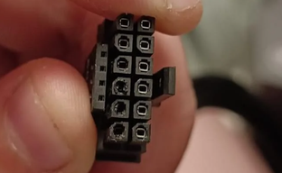 GeForce RTX 4090 расплавила разъём стандартного кабеля блока питания. Похоже, это первый подобный случай