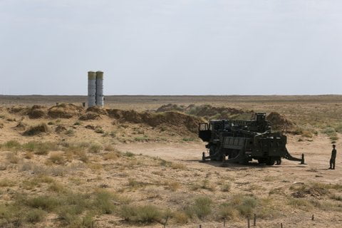 Транспортно-заряжающая установка (ТЗМ) 22Т6 из состава ЗРС С-400К