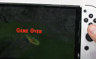 Nintendo Switch OLED протестировали на прочность. Нож и монетка против портативной консоли