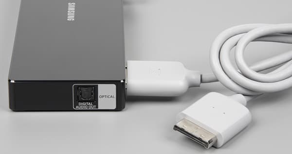 ЖК-телевизор Samsung UE55KS8000U. Блок One Connect