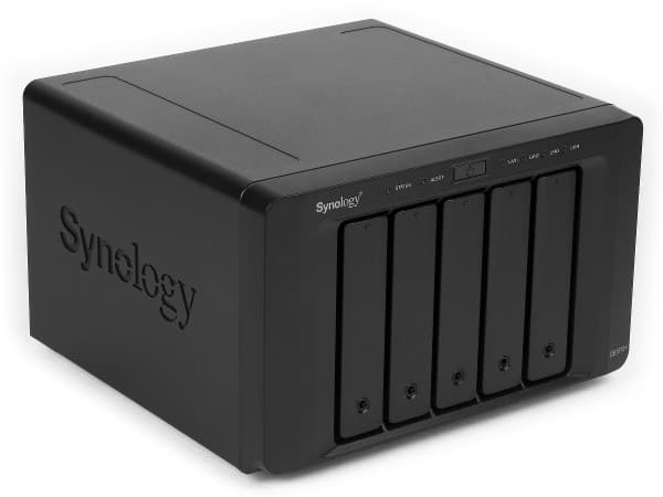 Внешний вид Synology DS1513+ Внешний вид Synology DS1513+