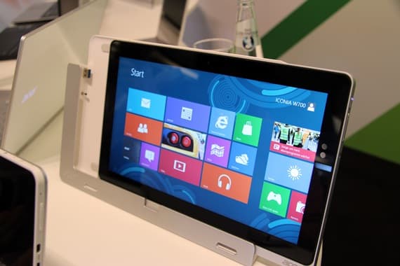 Acer Iconia W700