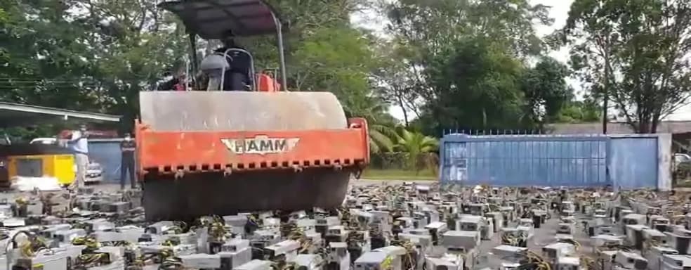 Катком по майнерам. Полицейские из Малайзии уничтожили более 1000 ASIC-майнеров и изъяли криптовалюты на 408 миллионов долларов