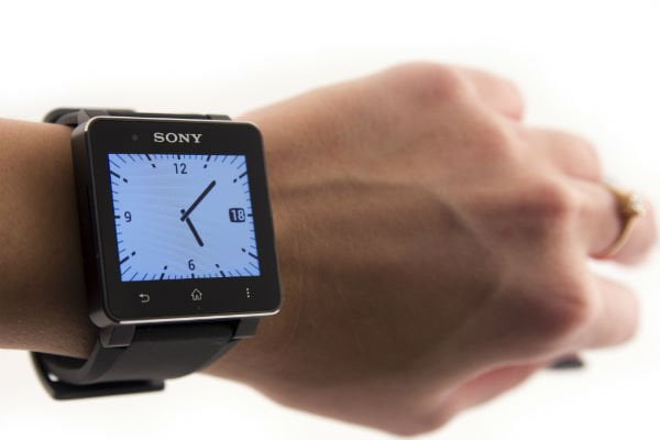 Передняя сторона умных часов Sony SmartWatch 2 Передняя сторона умных часов Sony SmartWatch 2