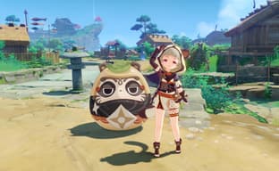 Маленькая ниндзя Саю из Genshin Impact показывает чудеса гибкости, когда прячется под куклой, а не исчезает