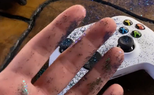 Xbox намекнула на связанный с Fable скорый анонс при помощи перепачканной в блестках руки и музыки из оригинальной игры