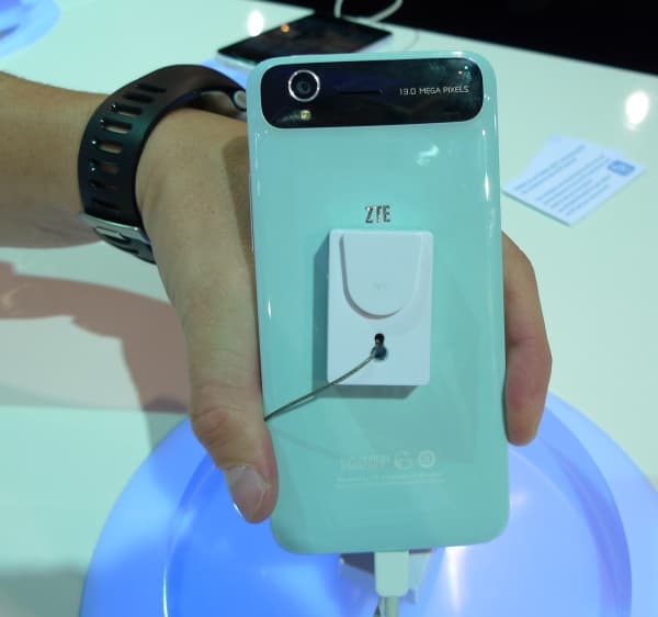 Мобильные новинки CES 2013